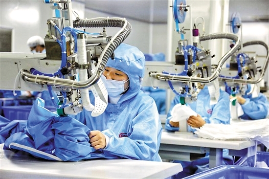 探營廣州部分口罩、防護服生產企業 廠家說買口罩難會緩解